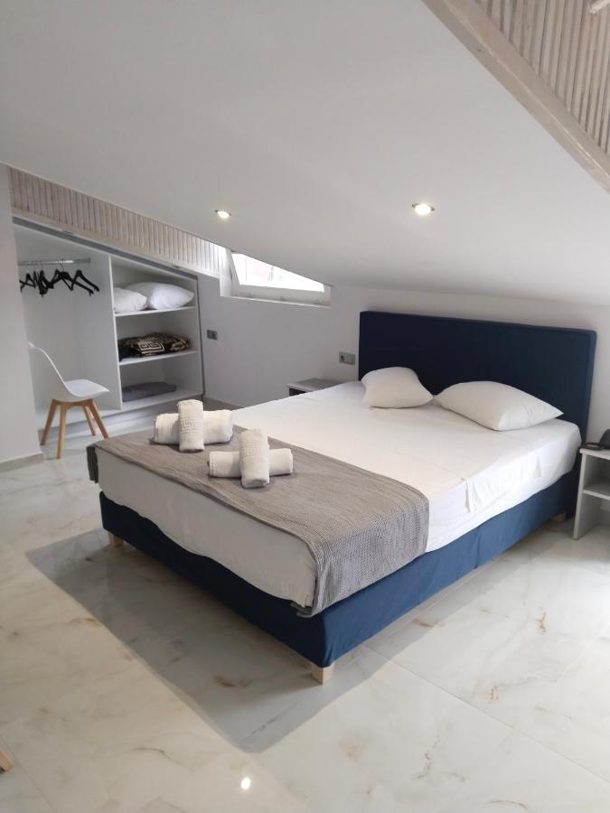 Hotel Almira Agia Triada  Extérieur photo