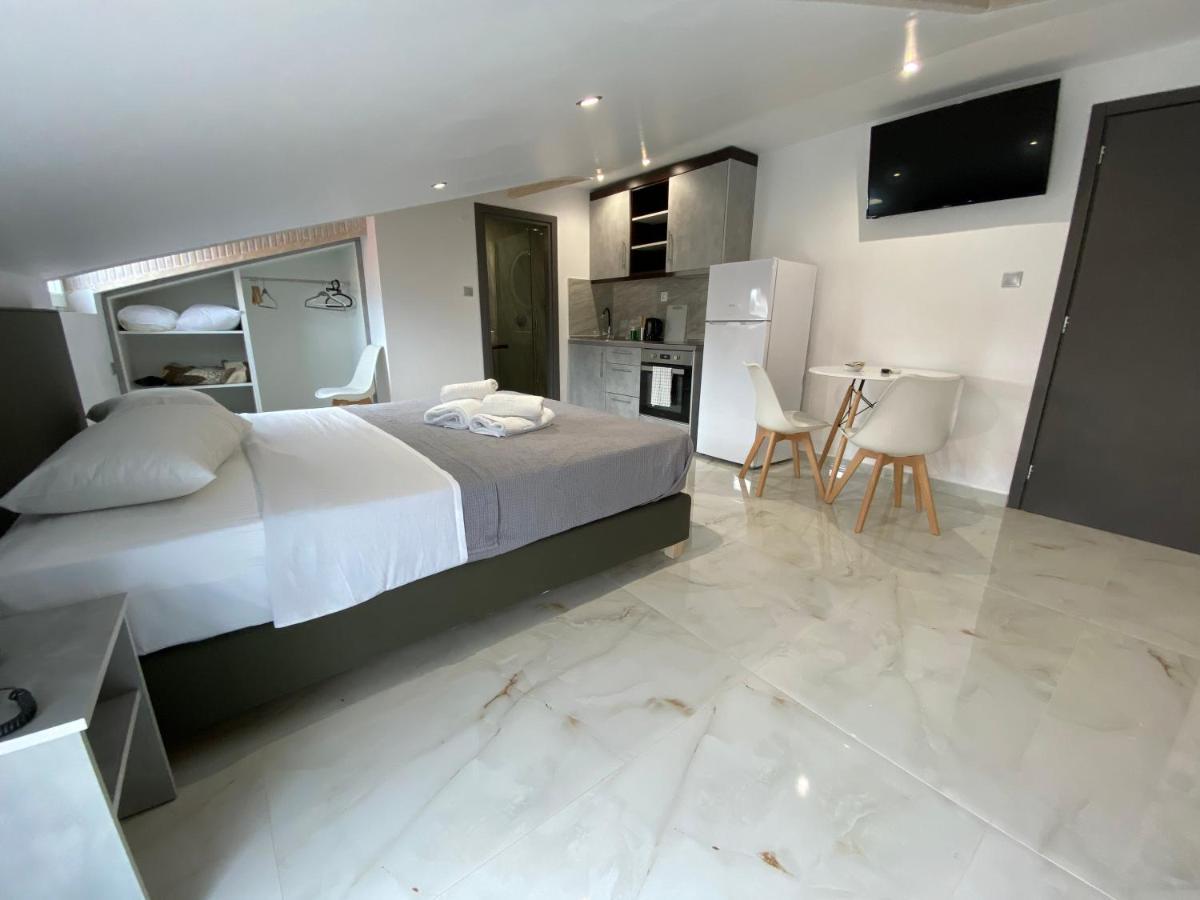 Hotel Almira Agia Triada  Extérieur photo