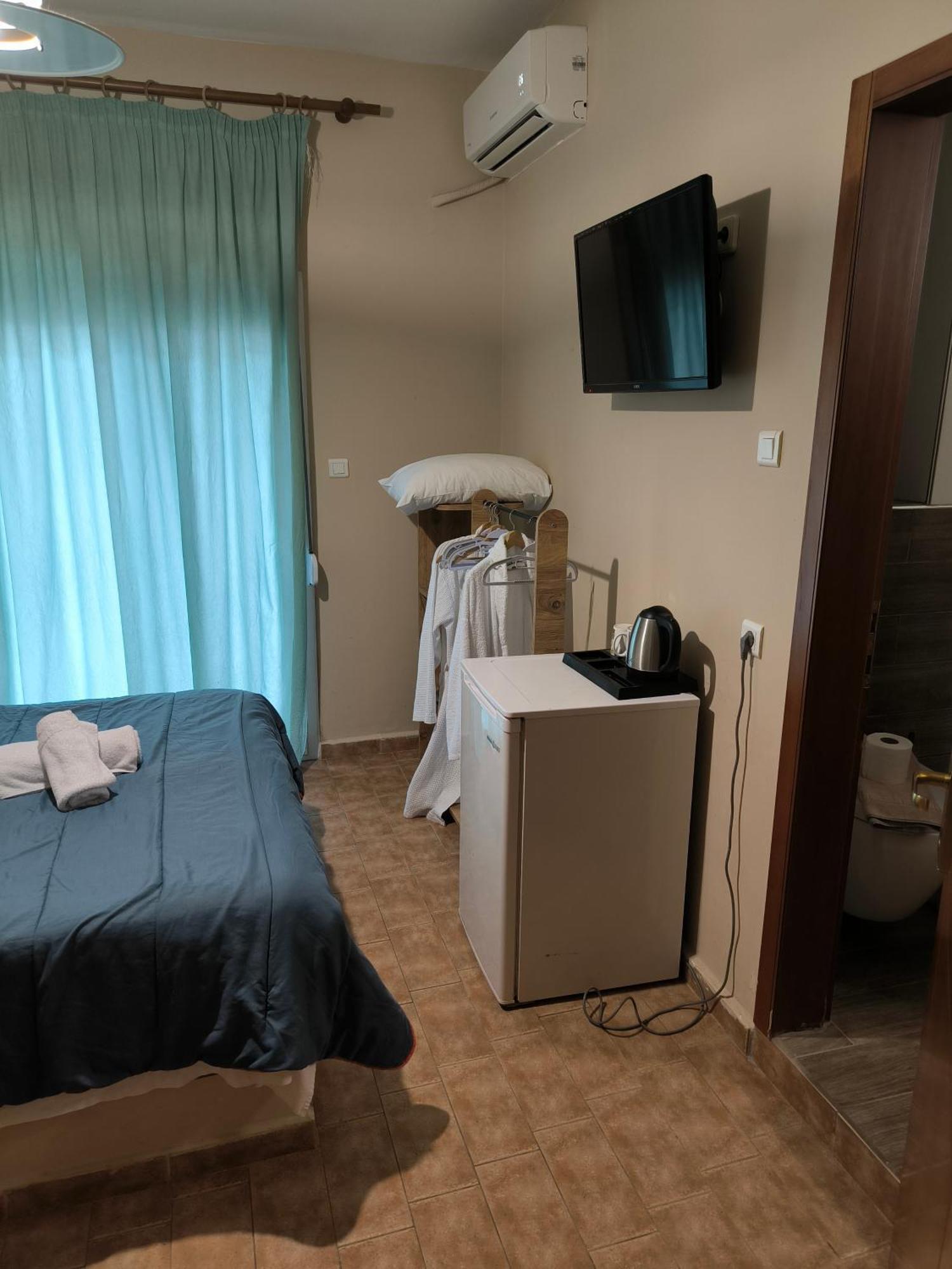 Hotel Almira Agia Triada  Extérieur photo