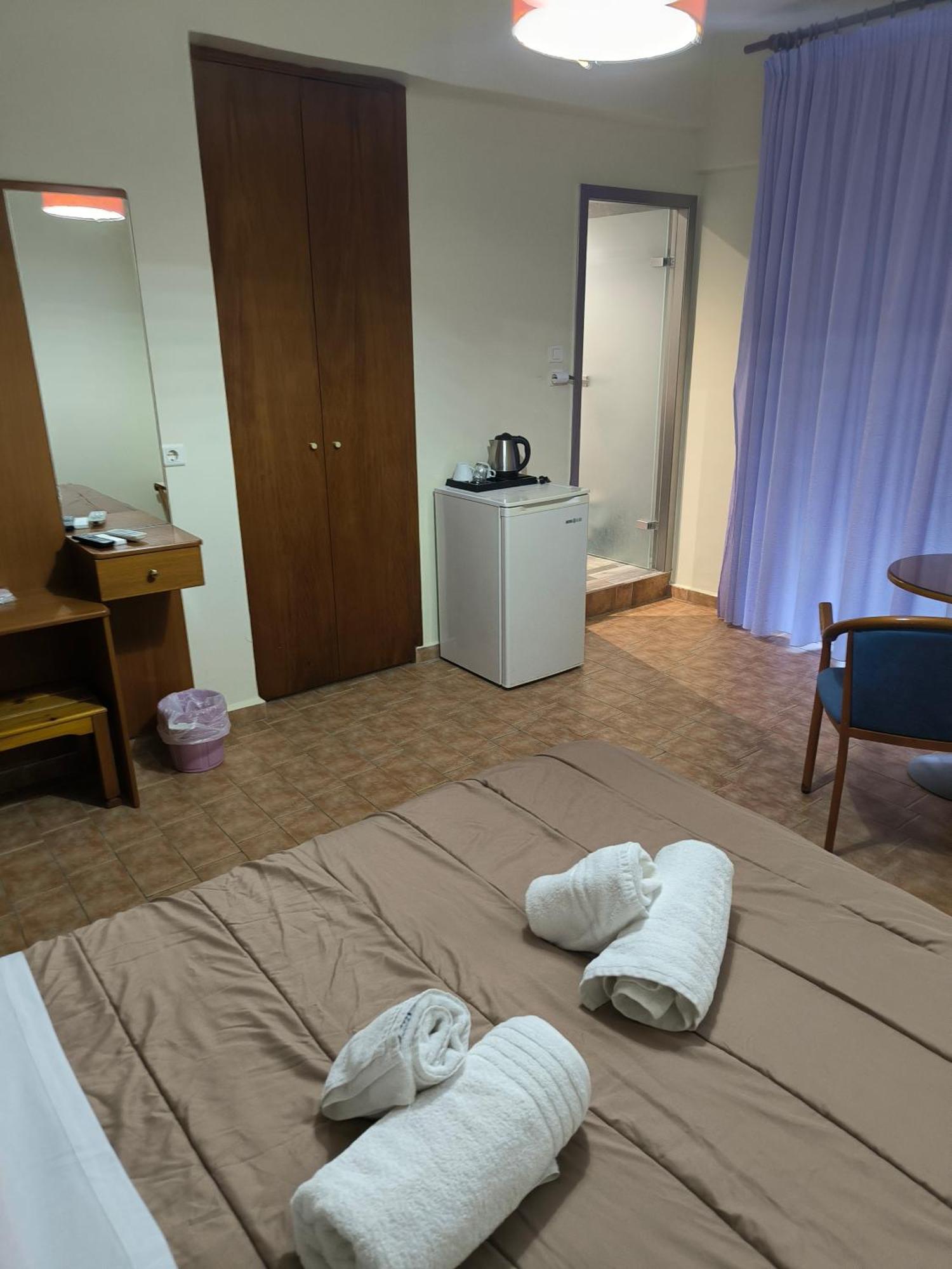 Hotel Almira Agia Triada  Extérieur photo
