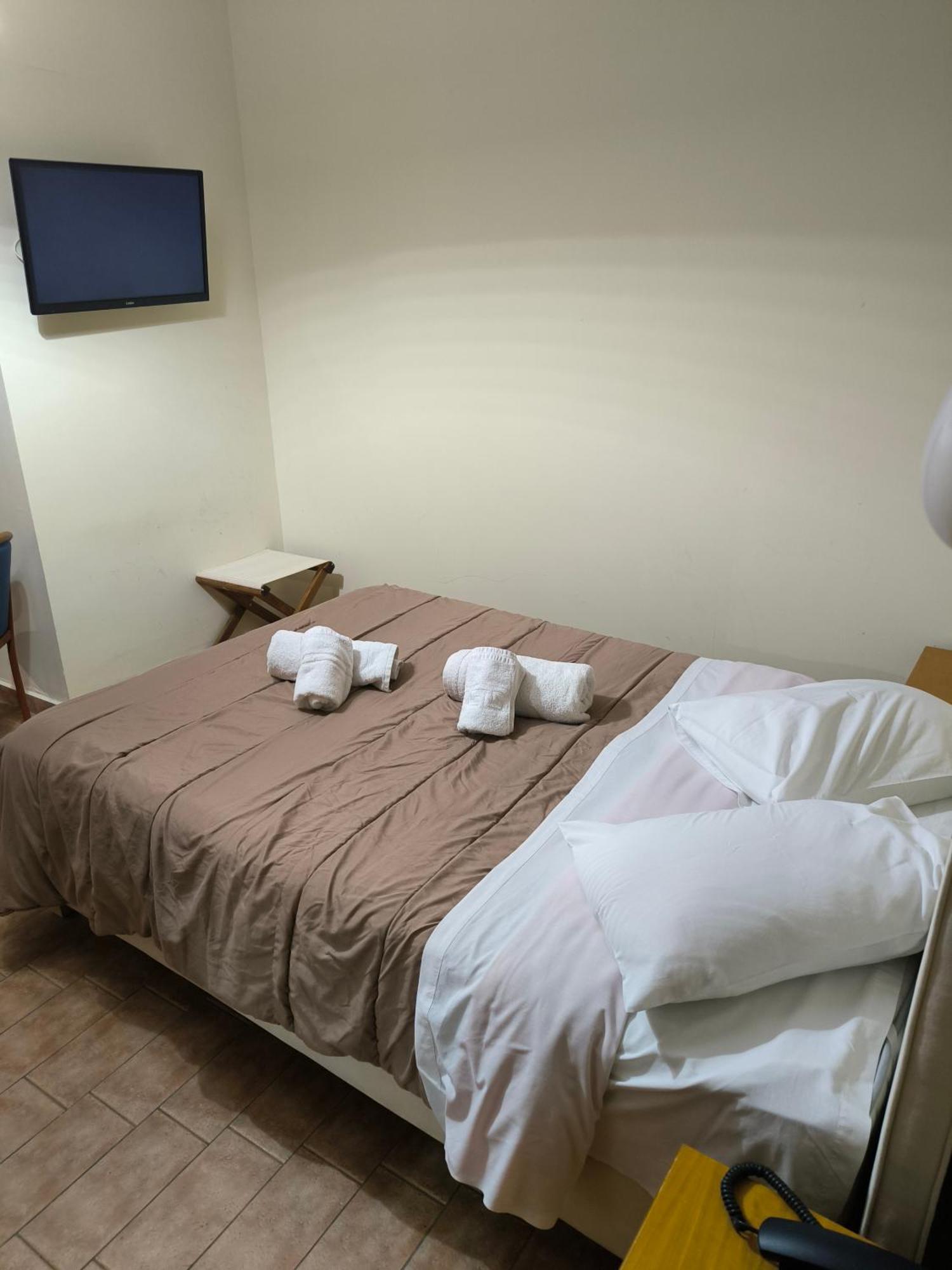 Hotel Almira Agia Triada  Extérieur photo