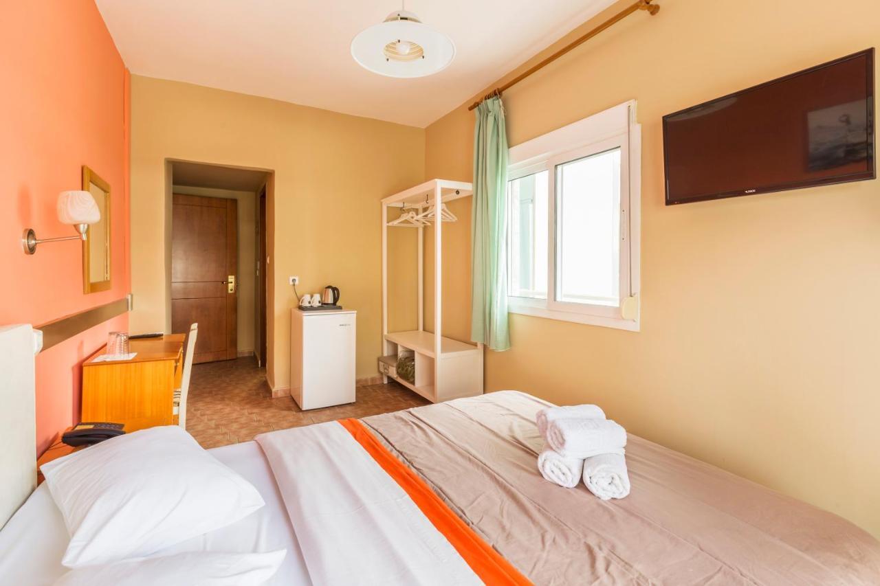 Hotel Almira Agia Triada  Extérieur photo